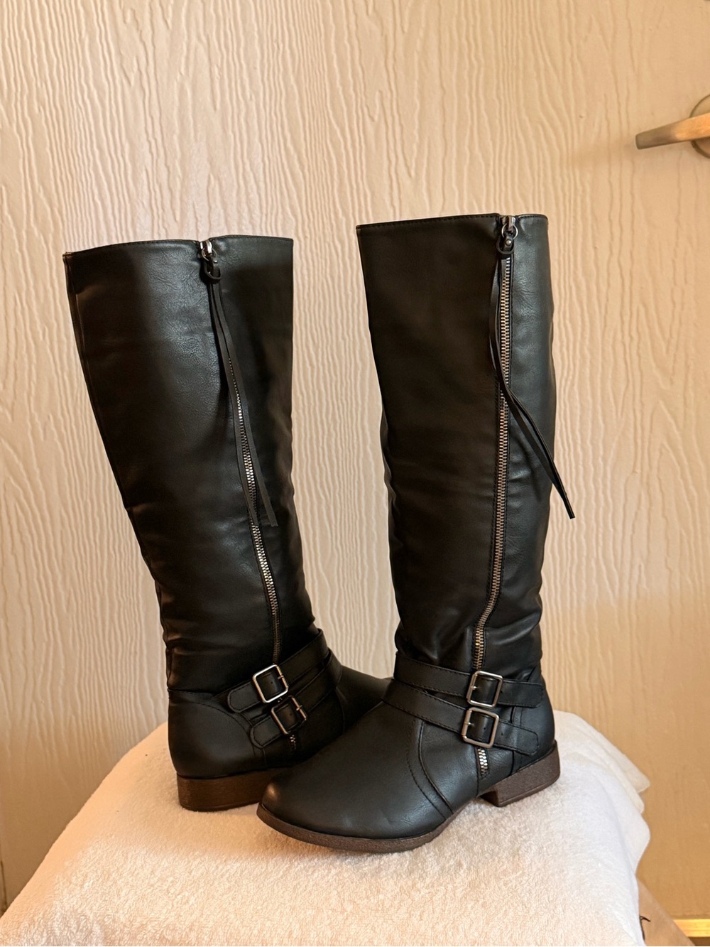 Women's Black Knee-High Buckle Riding Boots